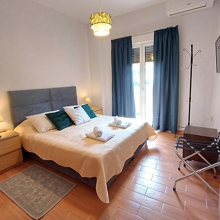 Georgia'S Cozy Apartment In Koukaki Athens Exterior photo