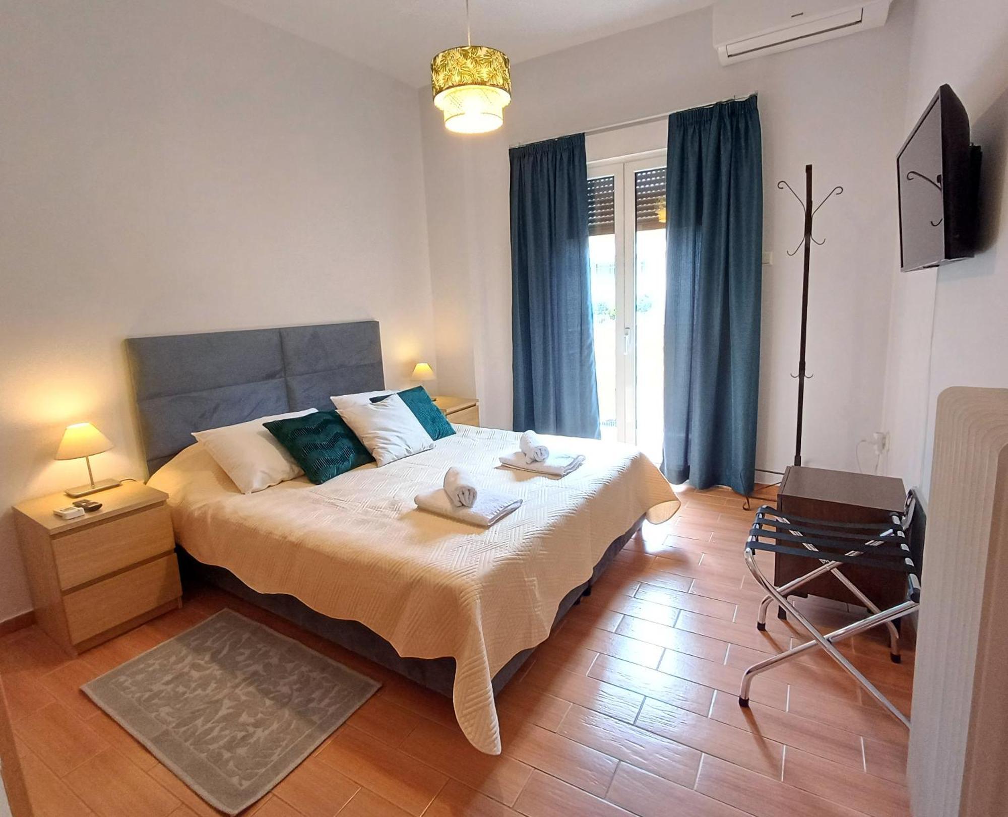 Georgia'S Cozy Apartment In Koukaki Athens Exterior photo